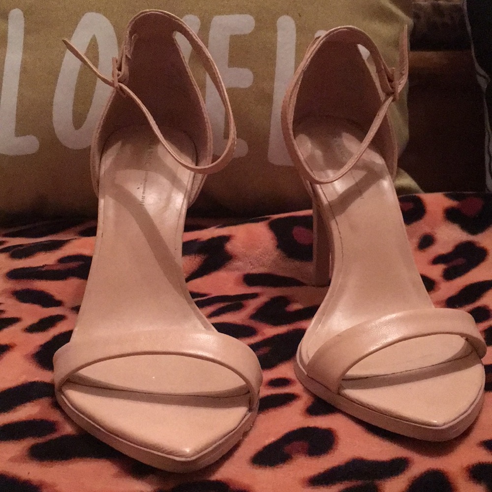 RARE Zara neutral Heels